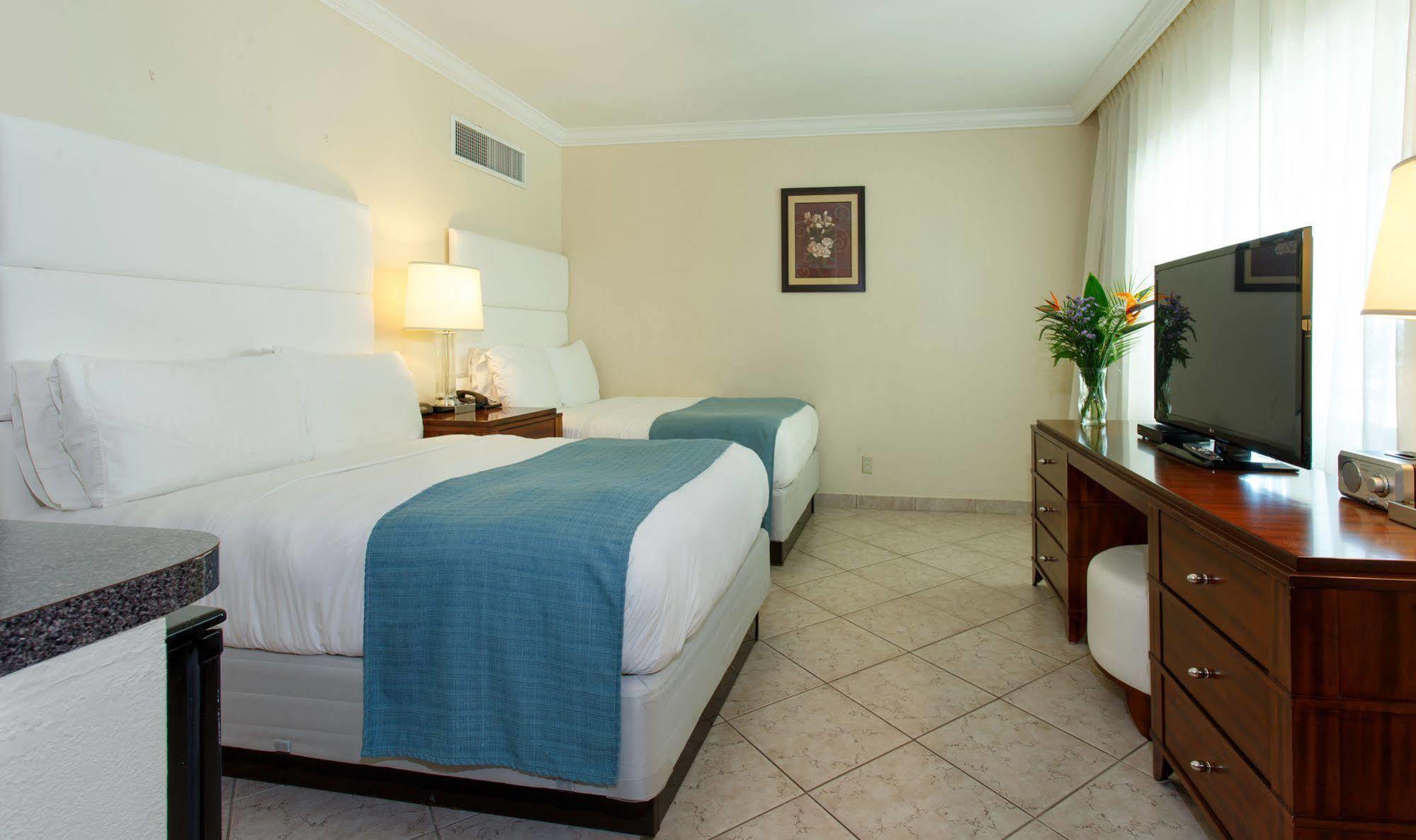 The Sea Lord Hotel & Suites (Adults Only) Lauderdale-by-the-Sea Esterno foto